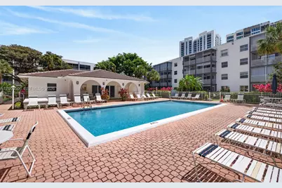 1541 S Ocean Blvd #204, Lauderdale by the Sea, FL 33062 - Photo 1