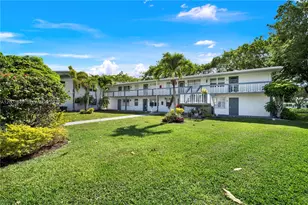 28 Islewood B, Deerfield Beach, FL 33442 - Photo 1