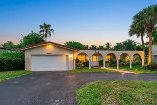620 Lake Dasha Cir, Plantation, FL 33324 - Photo 1
