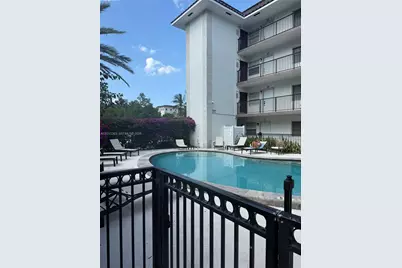 924 SE 2nd St #14, Fort Lauderdale, FL 33301 - Photo 1