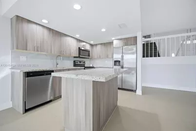 10941 N Lakeview Dr, Pembroke Pines, FL 33026 - Photo 1