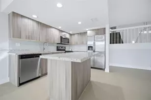 10941 N Lakeview Dr, Pembroke Pines, FL 33026 - Photo 1