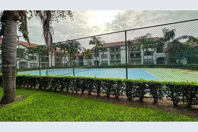 530 S Park Rd #12-11, Hollywood, FL 33021 - Photo 1