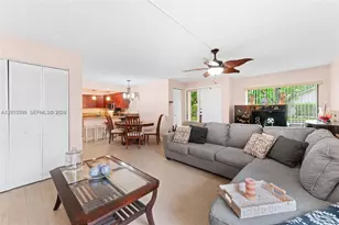 64 Wimbledon Lake Dr, Plantation, FL 33324 - Photo 1