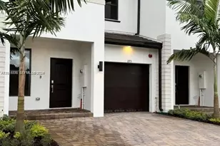 273 SW 159th Ln, Pembroke Pines, FL 33027 - Photo 1