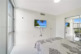 3625 N Country Club Dr, Aventura, FL 33180 - Photo 28