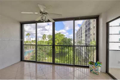 2205 S Cypress Bend Dr #508, Pompano Beach, FL 33069 - Photo 1