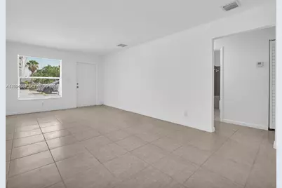 241 NW 40th St #4, Oakland Park, FL 33309 - Photo 1