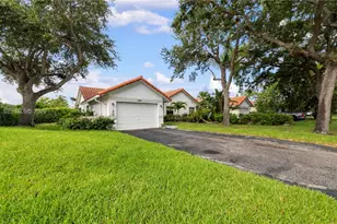10520 NW 41st St, Coral Springs, FL 33065 - Photo 1