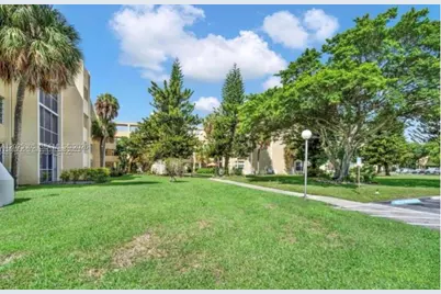942 NE 199th St #102, Miami, FL 33179 - Photo 1