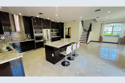 1094 Redwood St #1094, Hollywood, FL 33019 - Photo 1