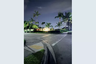 995 NE 34th Ave #201, Homestead, FL 33033 - Photo 1