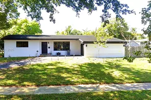 11 Redwood Cir, Plantation, FL 33317 - Photo 1