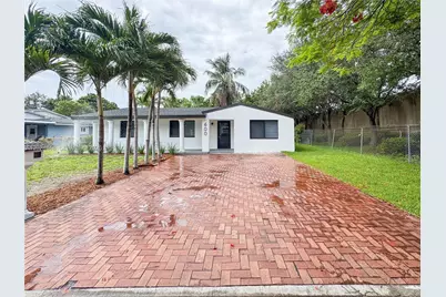 600 NW 108th Ter, Miami, FL 33168 - Photo 1