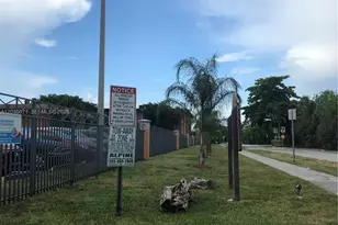 9467 SW 76th St, Miami, FL 33173 - Photo 1