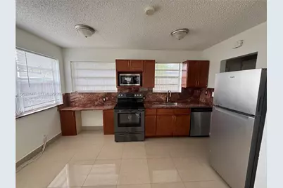 883 NE 40th St #N, Oakland Park, FL 33334 - Photo 1