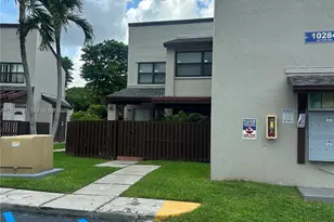 10284 NW 9th St Cir, Miami, FL 33172 - Photo 1