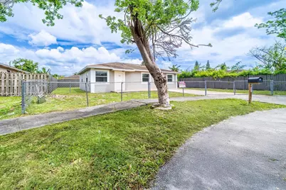 705 NW 13th Ter, Florida City, FL 33034 - Photo 1