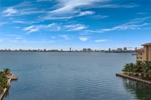 460 NE 28th St, Miami, FL 33132 - Photo 1