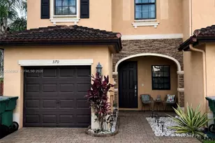 370 NE 37th Pl, Homestead, FL 33033 - Photo 1