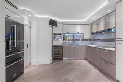 6061 Collins Ave #8F, Miami Beach, FL 33140 - Photo 1