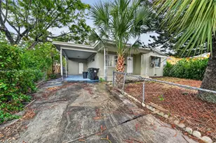 914 N K St, Lake Worth, FL 33460 - Photo 1