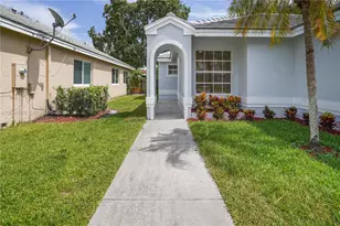 9354 Arborwood Cir, Davie, FL 33328 - Photo 1