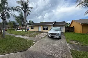 6117 Blue Grass Cir, Lake Worth, FL 33463 - Photo 1