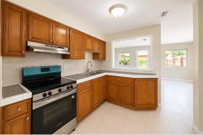 700 NE 25th St #A, Pompano Beach, FL 33064 - Photo 1