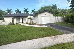 590 SW 166th Terrace, Weston, FL 33326 - Photo 1