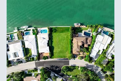 10312 W Broadview Dr, Bay Harbor Islands, FL 33154 - Photo 1