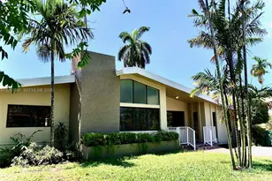 2560 NE 200th St, Miami, FL 33180 - Photo 1