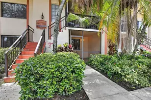 359 Lakeview Dr, Weston, FL 33326 - Photo 1