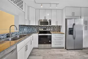 900 SW 125th Way, Pembroke Pines, FL 33027 - Photo 1