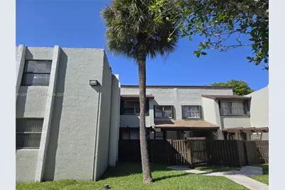 10020 NW 9th St Cir #102, Miami, FL 33172 - Photo 1