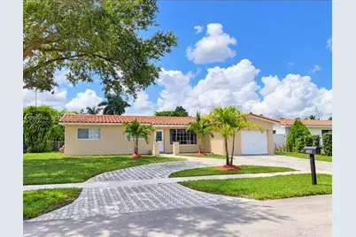 320 NW 93rd Ter, Pembroke Pines, FL 33024 - Photo 1