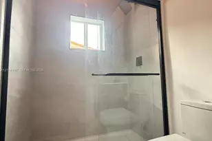720 NW 19th Ct, Miami, FL 33125 - Photo 14