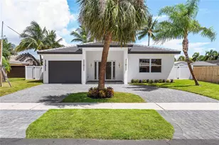 171 SE 4th Ct, Pompano Beach, FL 33060 - Photo 1