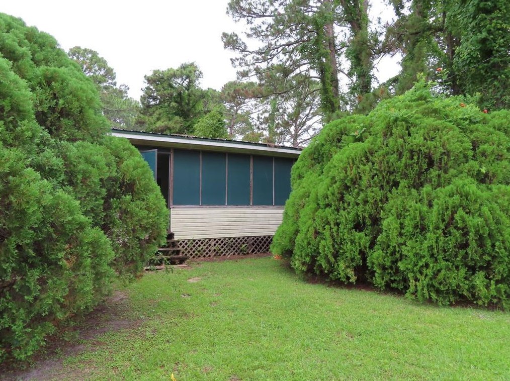 21 4th St, Saint George Island, FL 32328