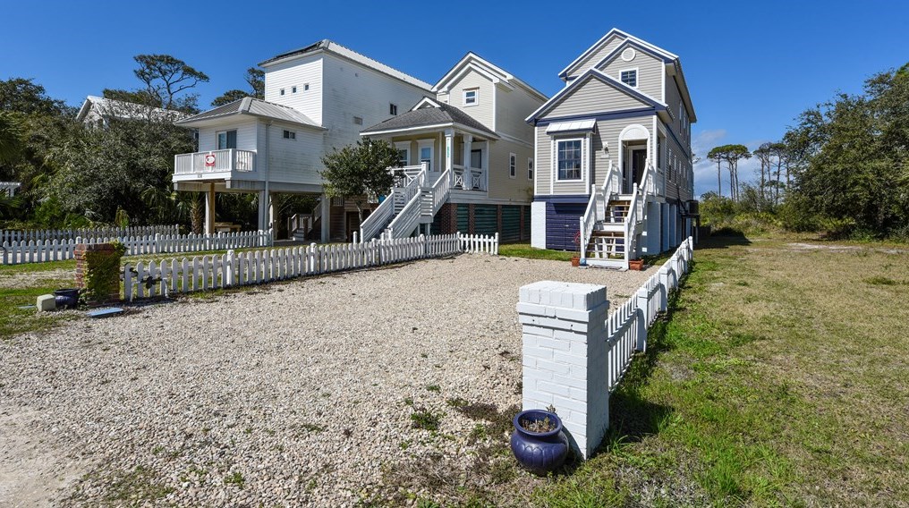 139 Gunn St, Saint George Island, FL 32328