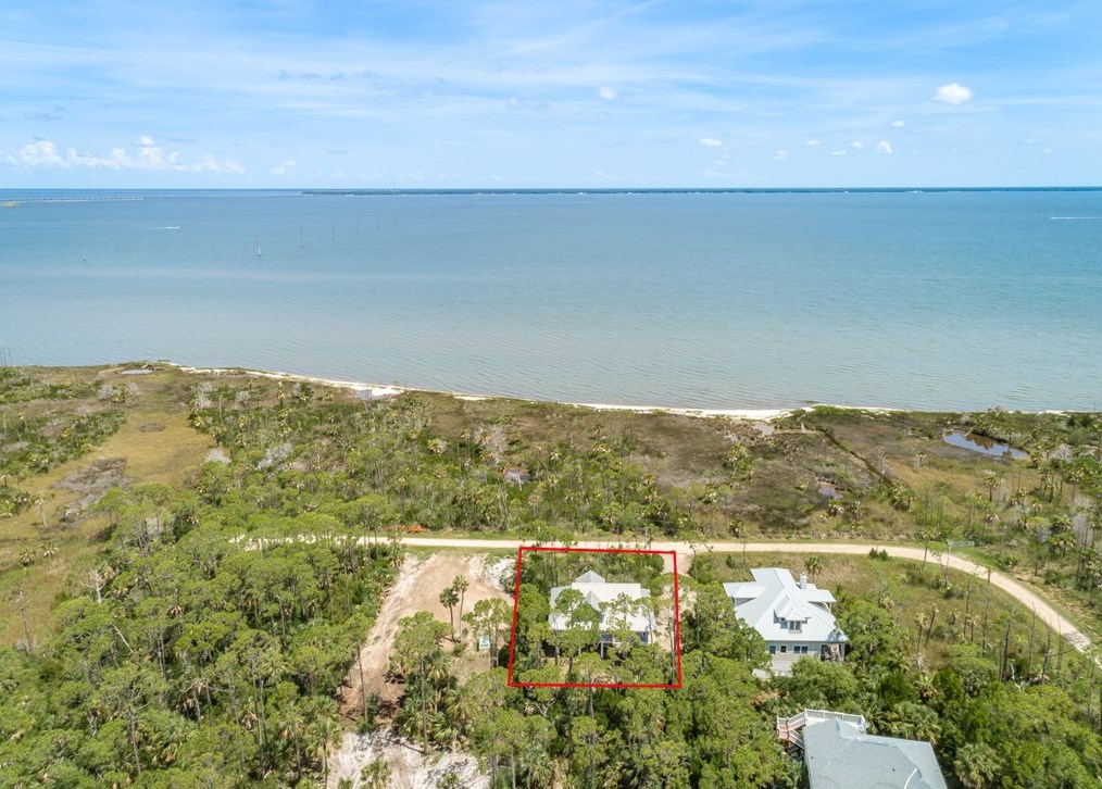 700 E Bay Shore Dr, Saint George Island, FL 32328