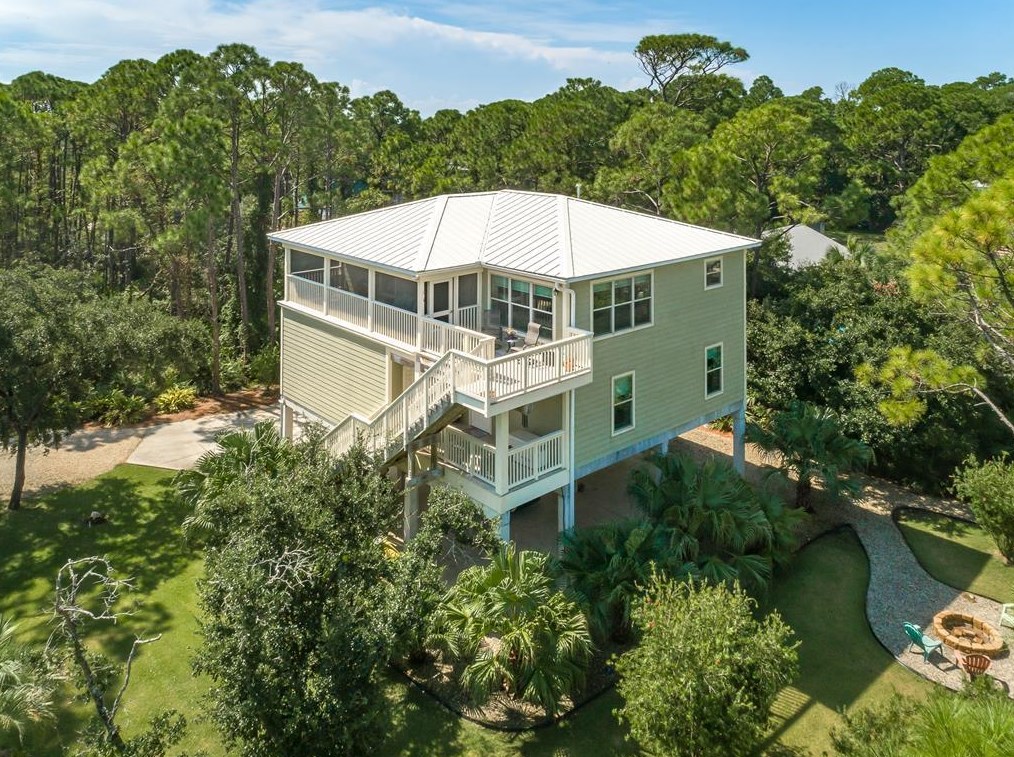 900 Bayshore Dr, Saint George Island, FL 32328