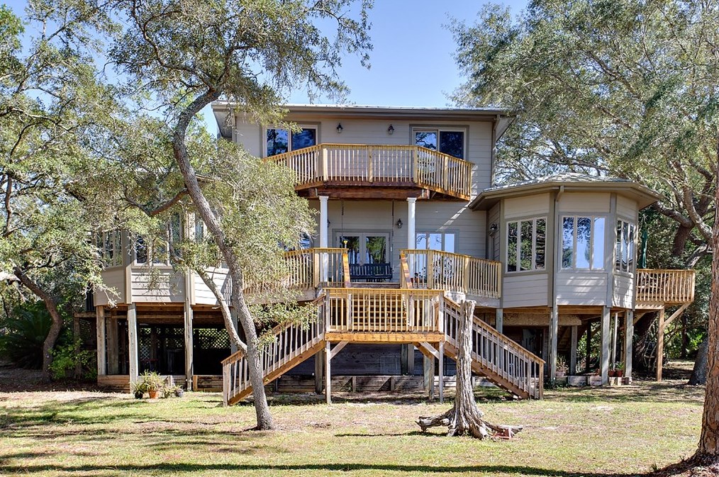 201 N Bayshore Dr, Saint George Island, FL 32328