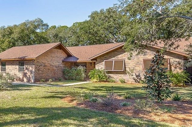 211 N Bayshore Dr, Saint George Island, FL 32328