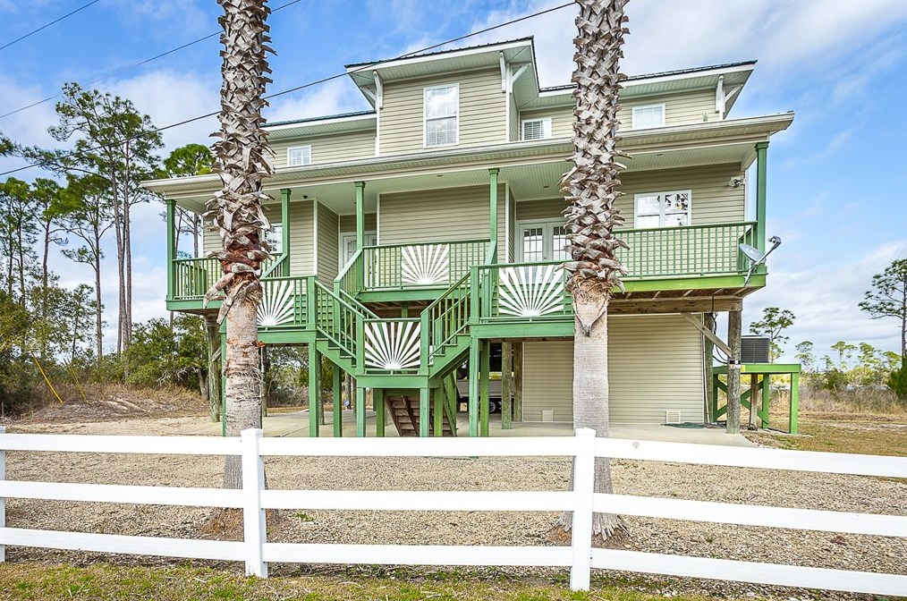588 River Rd, Carrabelle, FL 32322