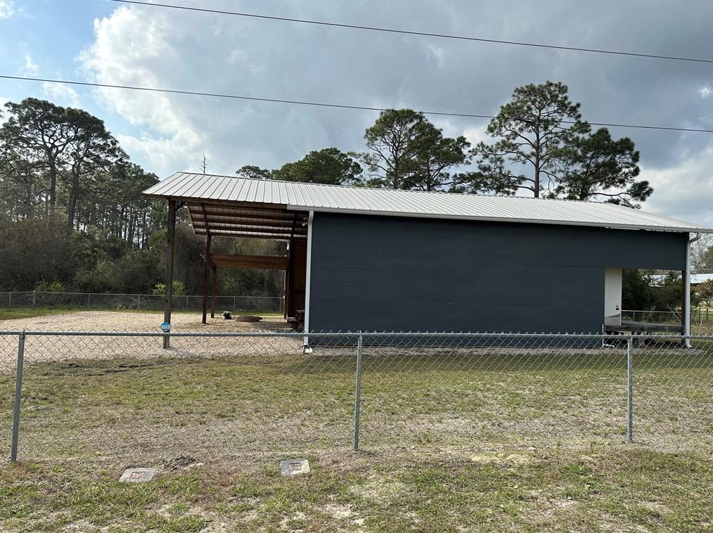 811 3rd St, Carrabelle, FL 32322