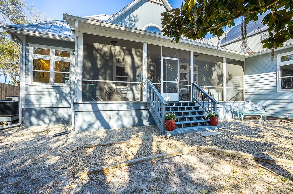 41 S Bay Shore Dr, Saint George Island, FL 32328