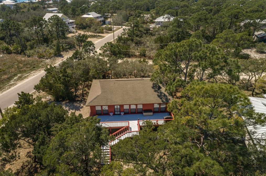 541 W Bay Shore Dr, Saint George Island, FL 32328