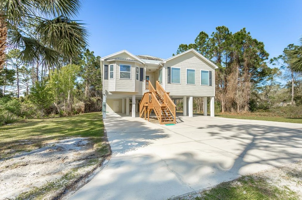 1100 Owens Ave, Carrabelle, FL 32322