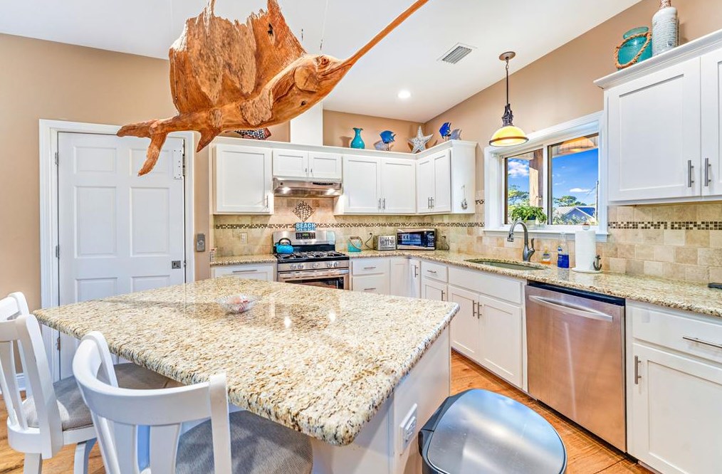 940 W Pine Ave, Saint George Island, FL 32328